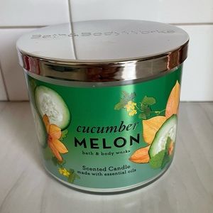 Bath and body works candle *brand new*